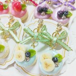 新作☆輝くミントバナナマカロン🍌☆イヤリング