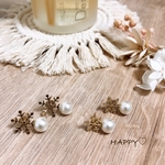 再…販♡ 雪の結晶とコットンパールピアス 樹脂ピアス、チタンピアス