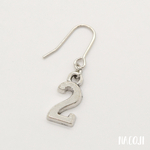 ナンバーピアス（片耳）数字の２　シルバー