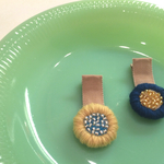 ウール刺繍 まるいヘアクリップ（ベージュ・ネイビー）