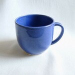 青釉のマグカップ１