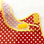 No.18 防水エプロン　ランチョンマットとつながったエプロン　赤ドット　黄色パイピング　