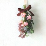 ピンクのミニバラの小さなスワッグ🌿(誕生日　プレゼント　新築祝い　結婚祝い)