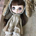 1709 アンティークベージュのロンパース+うさぎ耳つき帽子 Blythe ブライス アウトフィット 洋服