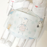 晒とダブルガーゼのちっちゃな三日月マスク(forKIDS)ひつじと動物たち柄　舟型立体マスク　子供用　肌触り良く蒸れません。