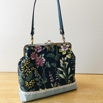 草花とレースのがま口バッグ