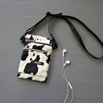  ふわふわ牛柄ファー　縦型ミニサコッシュ　スマホポシェット