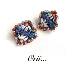 ビーズスクエア花柄刺繍ピアス