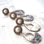 ビーズ刺繍のピアス 〜marble gray〜