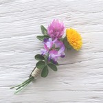 小さな春の野の花コサージュ