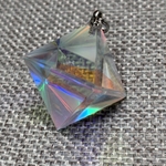虹の結晶 蛍石型 レインボーナイトペンダントトップ　VD-454