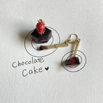 いちごチョコレートケーキのピアス