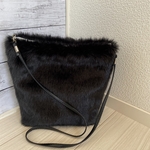 ファーのショルダーバッグ(黒)