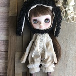 1709 アンティークベージュのロンパース+黒兎の耳つき帽子 Blythe ブライス アウトフィット 洋服