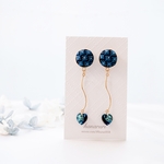 刺繍のイヤリングorピアス・揺れるハート《バミューダブルー》