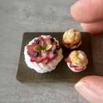 ミニチュア　いちごのパブロブァ　シュークリーム