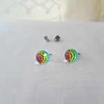 あふれる光のピアス（弾ける虹色）
