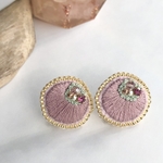 桜餅カラー✳︎刺繍イヤリング✳︎