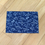 ランチョンマット 25×35センチ   恐竜(裏地なし)ブルー