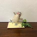 羊毛フェルトの鳥のヒナ