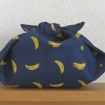 あずま袋　マチ付き　お弁当サイズ　バナナ柄　フルーツ　ネイビー