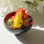 お蕎麦に金魚～えび天になっちゃった⁉
