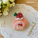 💓🍓ビーズ刺繍🍓いちごのロールケーキブローチ🍓💓