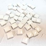 送料込み！国産モザイクタイル9.5㎜角/ 50粒　/白色　※サンプルタイル16色(16粒)付き