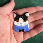 七宝焼・セーターを着たこねこ（富士額のハチワレ）