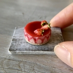 ミニチュア　大粒いちご🍓のムースケーキ