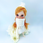 真っ白コーデュロイサロペットスカートとアランニット帽子のセット