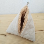 モモンガポーチ(三角型1匹用)　生成×ベージュ　カラビナなし