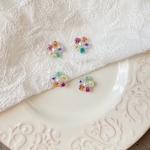 【送料込】本物のドライフラワーを閉じ込めた 4色のかすみ草を使った小ぶりな耳飾り　パーツ選択できます。