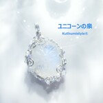 ホワイトラブラドライト・カービングペンダント（ワイヤージュエリー☆ワイヤーアクセサリー☆ワイヤーラッピング天然石ネックレス）