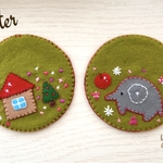 北欧風　フェルト刺繍のコースター２枚セット（ハウス・象さん柄）