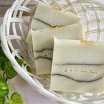 No.75＊どくだみ 無香料 大きめ＊手作り石鹸