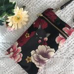 ハンドメイド  スマホポーチ  ファスナー付き　【黒猫と牡丹🐈‍⬛】