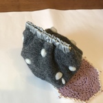 つぶつぶニットのバネ口ポーチ