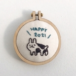 牛柄うさぎの手刺繍イヤープレート