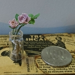 ミニチュアの花…バイオレットの薔薇の小瓶