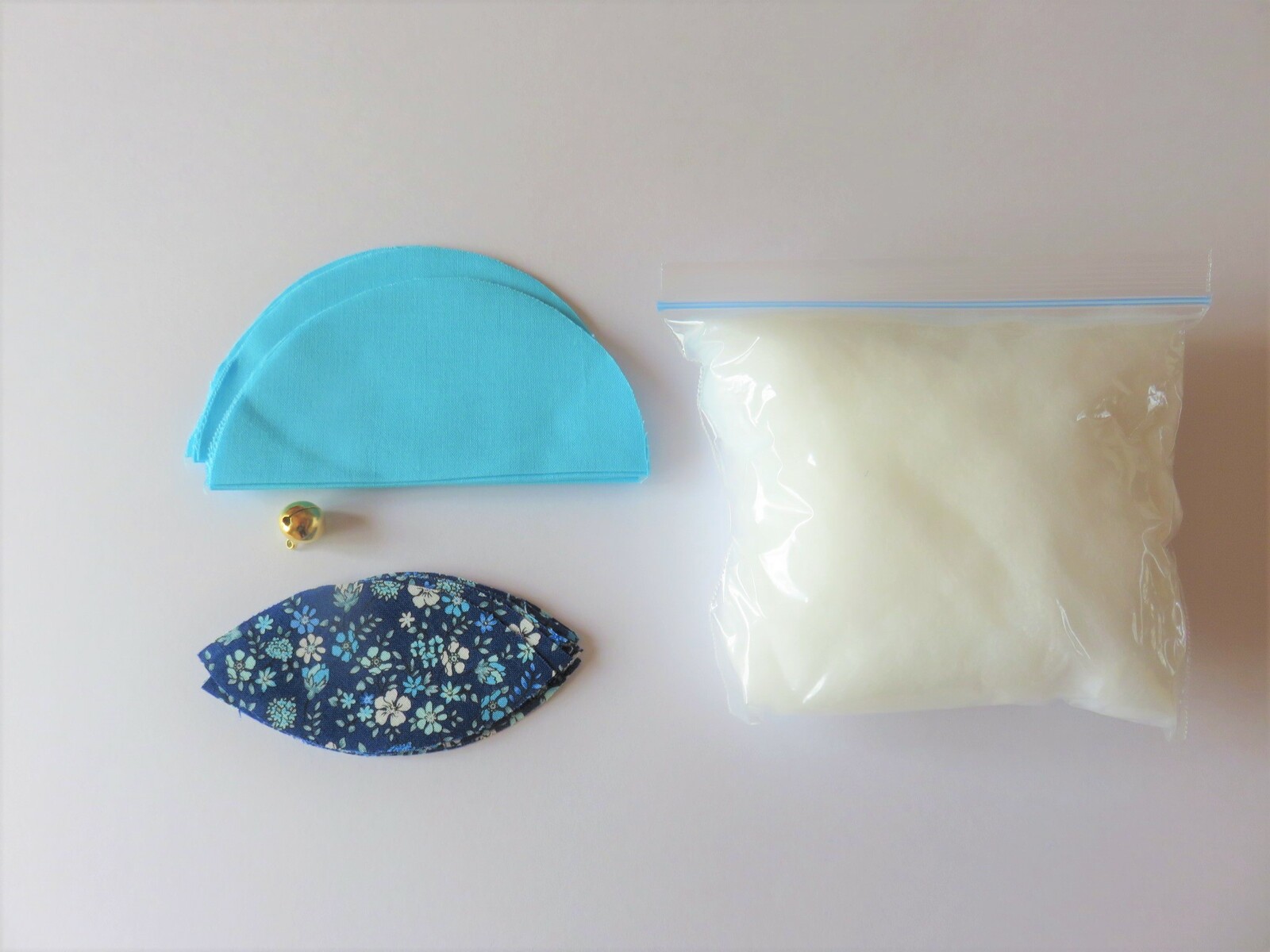 作り方付】赤ちゃんのキッキングボールキット(花柄×水色） - Shizu工房
