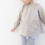 プロバンス風花柄の長袖スモック（100-110size)＊入園準備に♪  【ナチュラルベージュ】