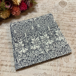 ✴︎25×25cm✴︎ガーゼハンカチ  ウイリアムモリス✳︎ブラザーラビット（グレー）