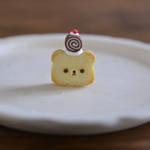 チョコロールケーキ帽子のくまトースト🐻🍓