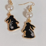 黒うさぎの揺れるピアス