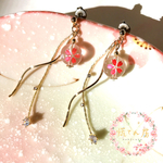 🌸揺れる桜彫り水晶のピアス🌸  桜  水晶  天然石  パワーストーン  ピアス  ロングピアス  揺れるピアス  春