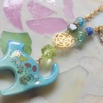 ◇493　ラムネ色　❀猫とお花のバッグチャーム🐈