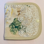 [送料込み]フェイラーのタオルをリメイクしたマスクケース　仮置きマスクケース　天然石　レース　刺繍