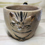 おてて前揃えキジトラねっこマグカップ