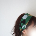 金ラメがかわいい　レトロな幾何学模様グリーン　コットンのゆるターバン　ヘアバンド　コーデのアクセントに